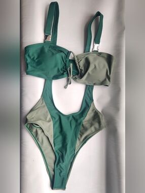 NWOT One-Piece Swimsuit in Two-Tone Green Size M